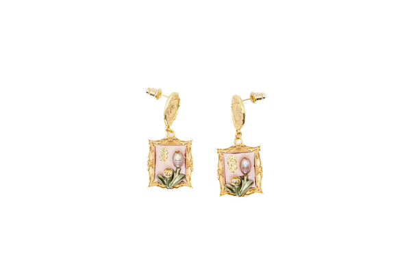 FRAMED ELEGANCE PEARL EARRINGS